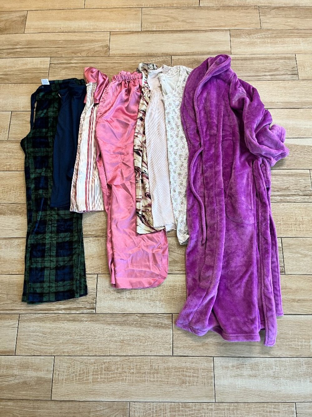 Womens Bundle of 8 Pajama Items - M